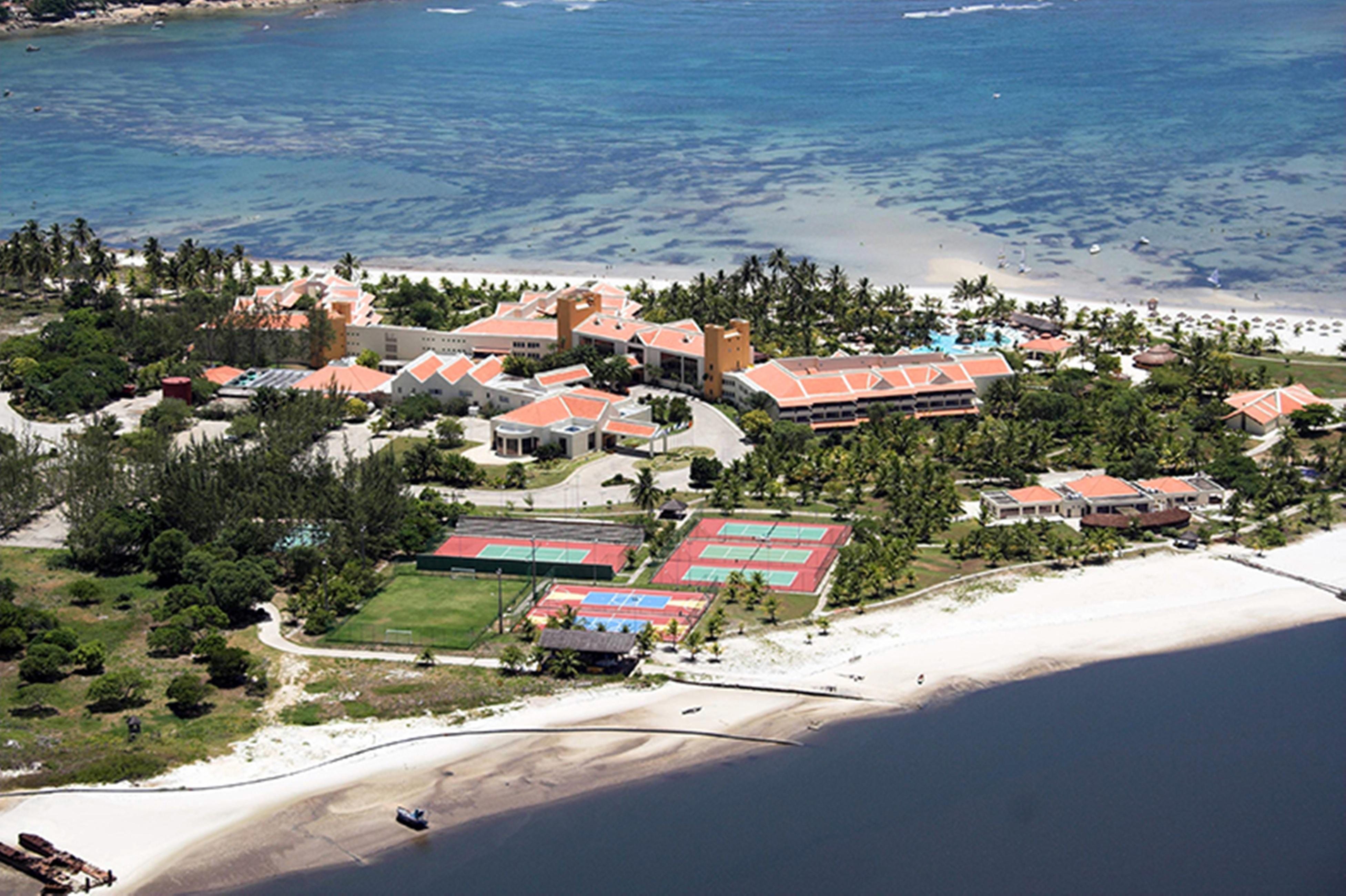 Vila Gale Cabo Cabo de Santo Agostinho Dış mekan fotoğraf Aerial view of the resort