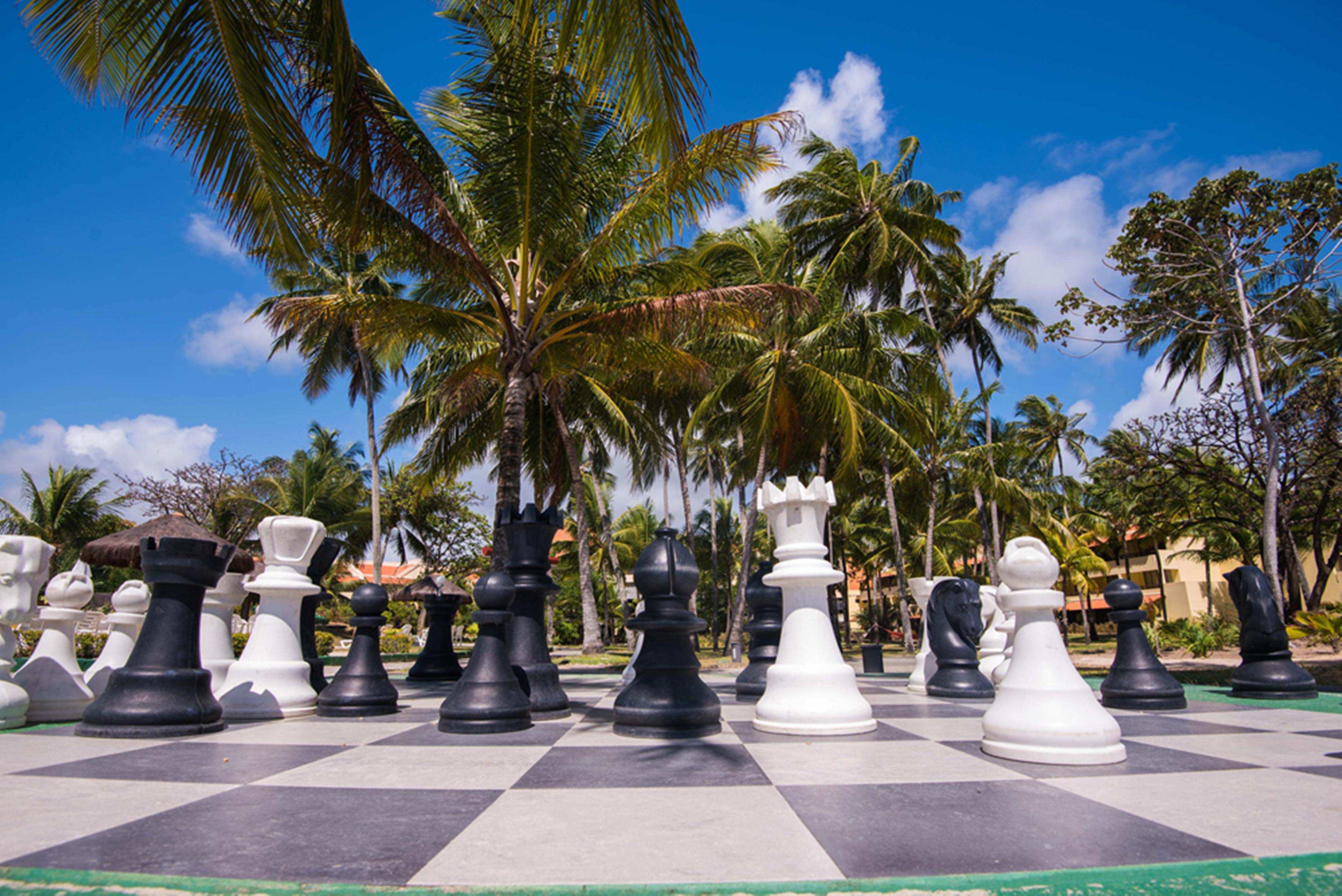 Vila Gale Cabo Cabo de Santo Agostinho Dış mekan fotoğraf A giant chess set in the resort