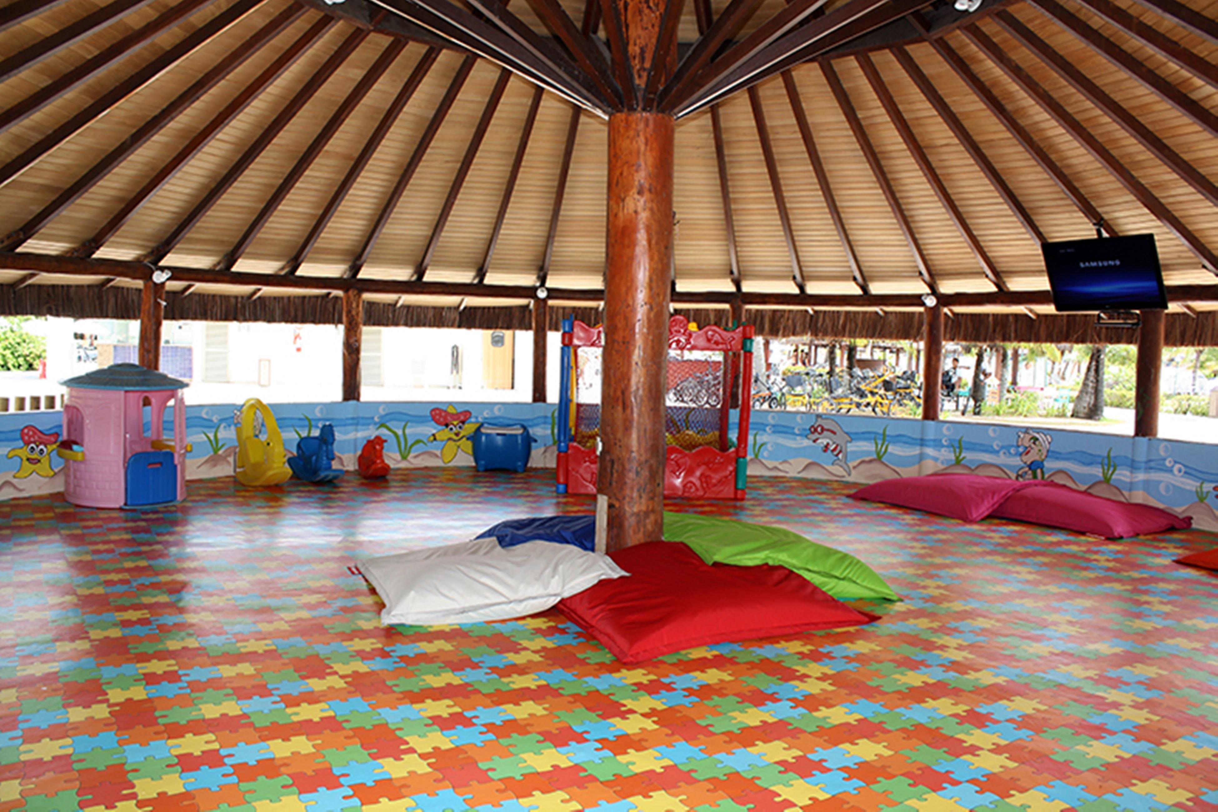 Vila Gale Cabo Cabo de Santo Agostinho Dış mekan fotoğraf The interior of the children's club at the resort