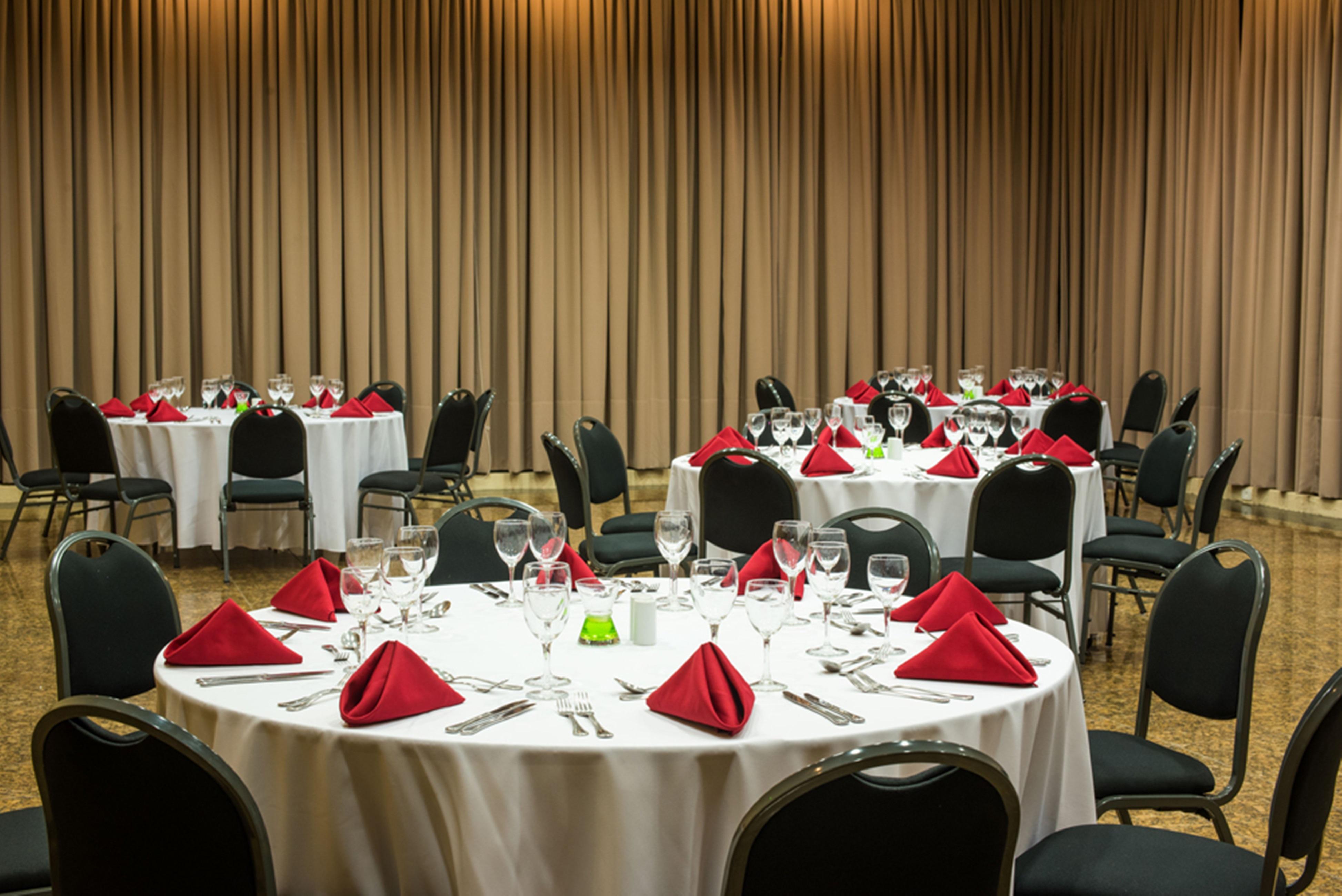 Vila Gale Cabo Cabo de Santo Agostinho Dış mekan fotoğraf The ballroom at the 2016 World Congress Center