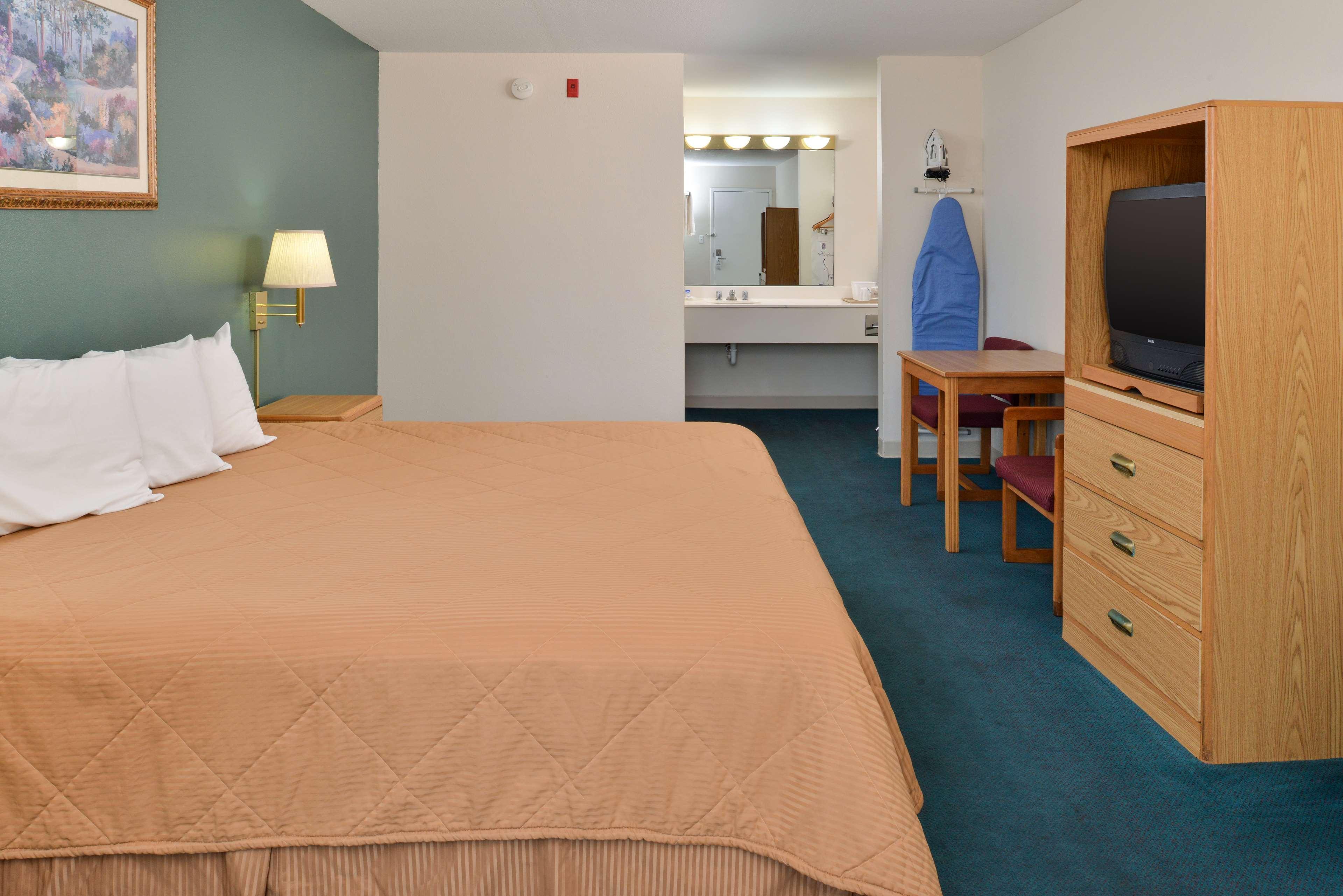 Vila Gale Cabo Cabo de Santo Agostinho Oda fotoğraf A typical room at a Motel 6